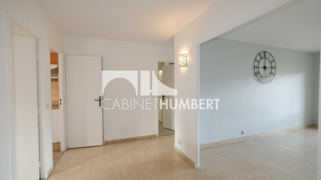 APPARTEMENT T4 A VENDRE - ST ETIENNE MONTPLAISIR - 81.14 m2 - 116500€
