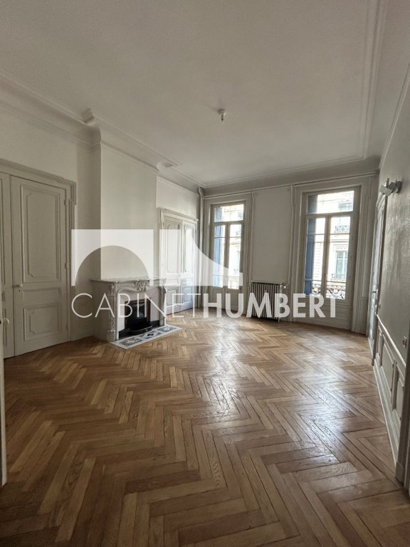 APPARTEMENT T4 A LOUER - ST ETIENNE CENTRE VILLE - 140.41 m2 - 990€ charges comprises par mois