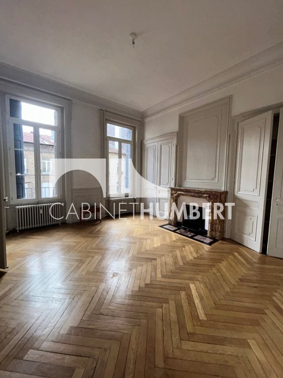 APPARTEMENT T4 A LOUER - ST ETIENNE CENTRE VILLE - 140.41 m2 - 990€ charges comprises par mois
