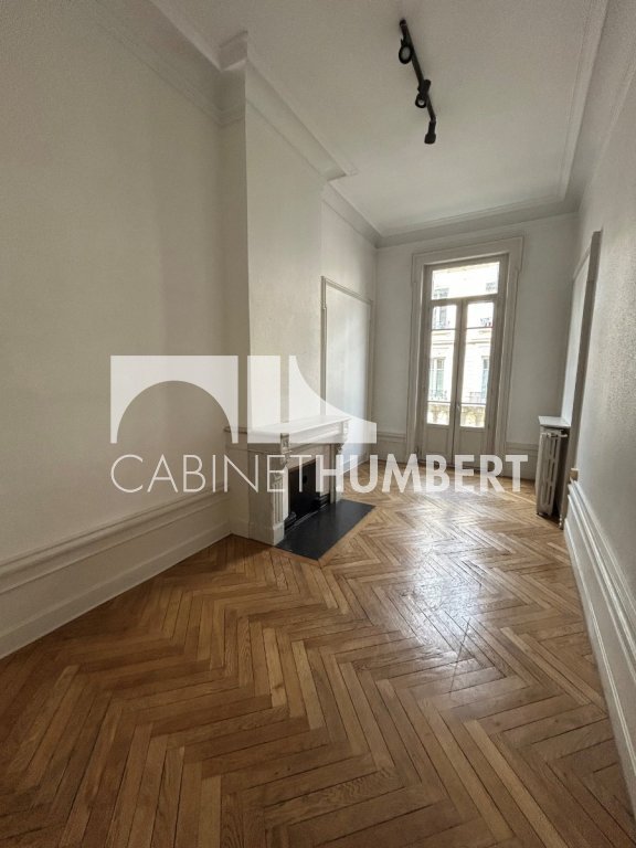 APPARTEMENT T4 A LOUER - ST ETIENNE CENTRE VILLE - 140.41 m2 - 990€ charges comprises par mois