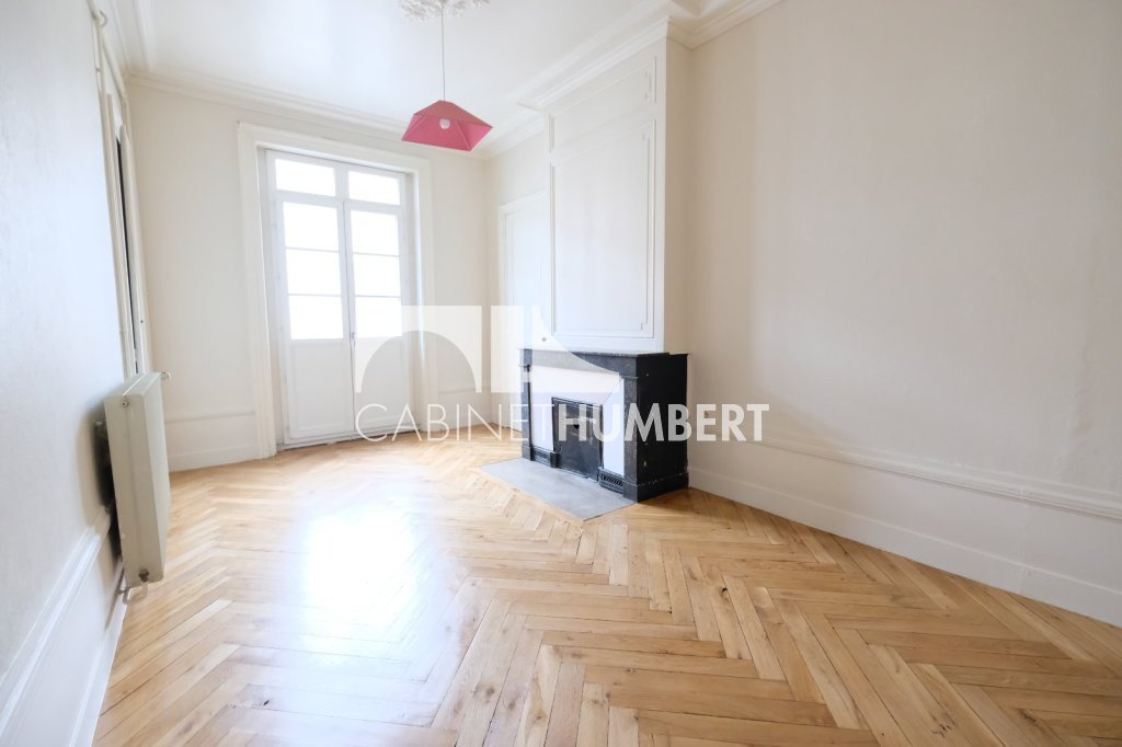 APPARTEMENT T5 A LOUER - ST ETIENNE PLACE DORIAN - 135.63 m2 - 845�&euro; charges comprises par mois