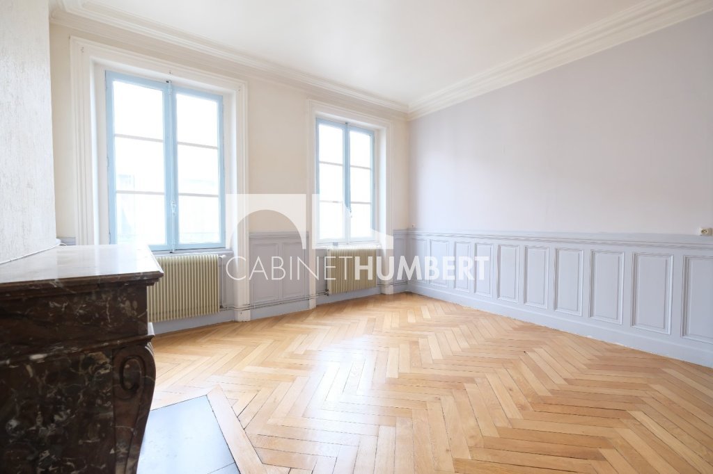APPARTEMENT T5 A LOUER - ST ETIENNE PLACE DORIAN - 135.63 m2 - 845�&euro; charges comprises par mois