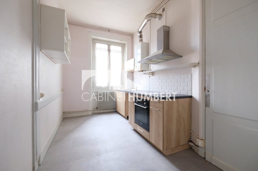 APPARTEMENT T5 A LOUER - ST ETIENNE PLACE DORIAN - 135.63 m2 - 845�&euro; charges comprises par mois