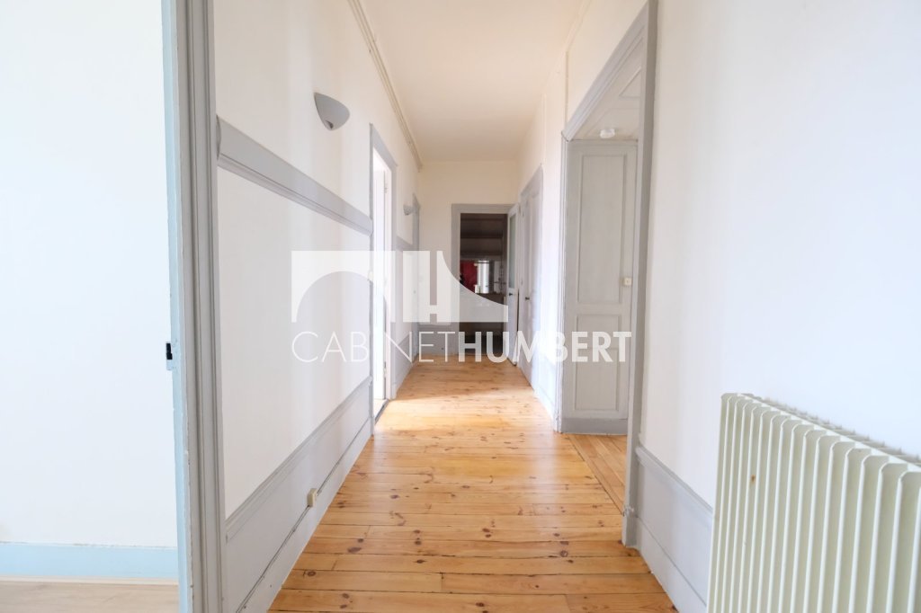APPARTEMENT T5 A LOUER - ST ETIENNE PLACE DORIAN - 135.63 m2 - 845�&euro; charges comprises par mois