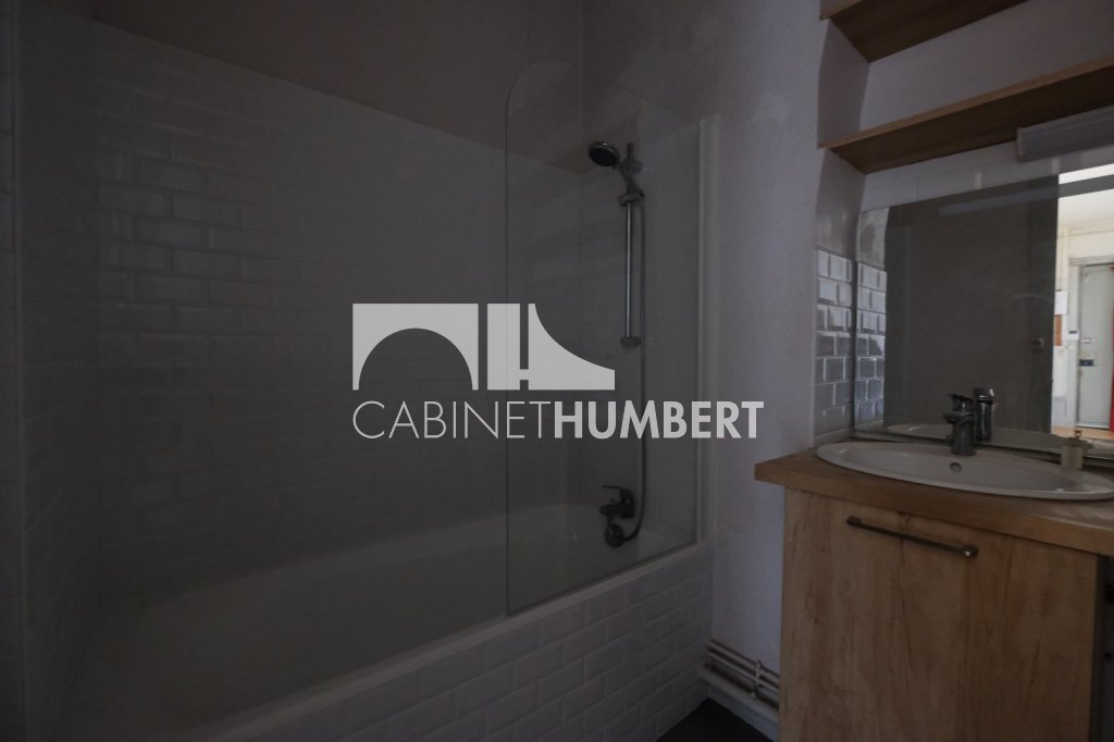 APPARTEMENT T5 A LOUER - ST ETIENNE PLACE DORIAN - 135.63 m2 - 845�&euro; charges comprises par mois