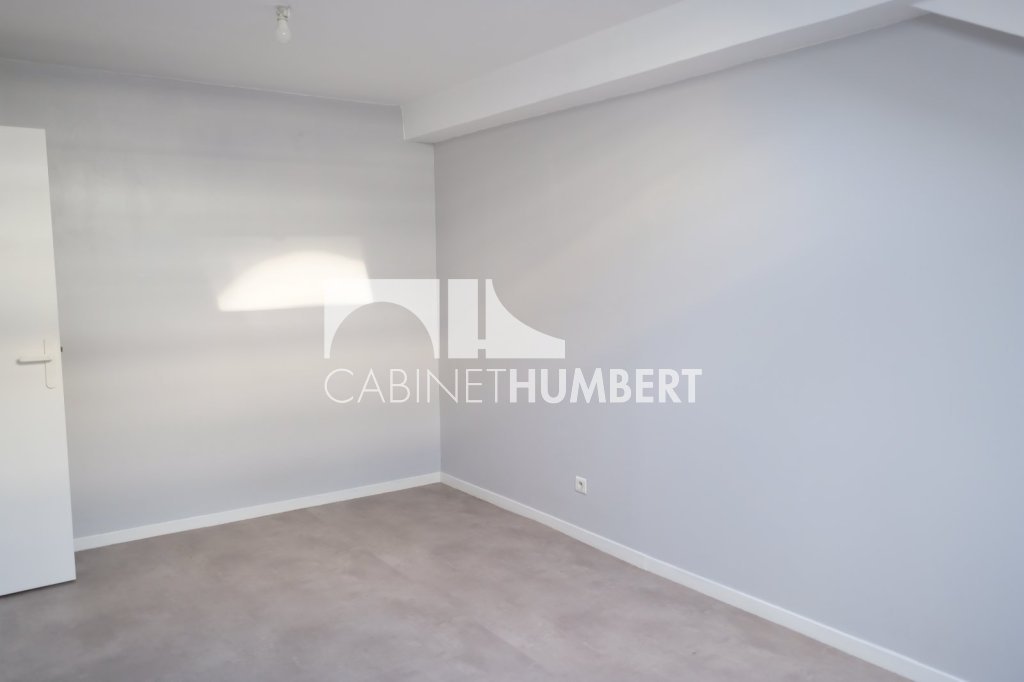 APPARTEMENT T5 A LOUER - ST ETIENNE PREFECTURE - 158 m2 - 970�&euro; charges comprises par mois