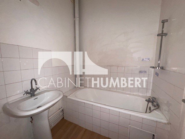 APPARTEMENT T5 A VENDRE - ST ETIENNE BELLEVUE - 104 m2 - 85000€