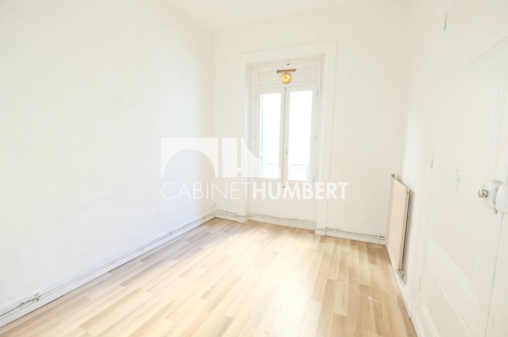 APPARTEMENT T5 A VENDRE - ST ETIENNE BELLEVUE - 104 m2 - 85000€