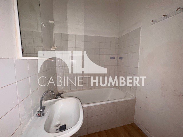 APPARTEMENT T5 A VENDRE - ST ETIENNE BELLEVUE - 104 m2 - 85000€