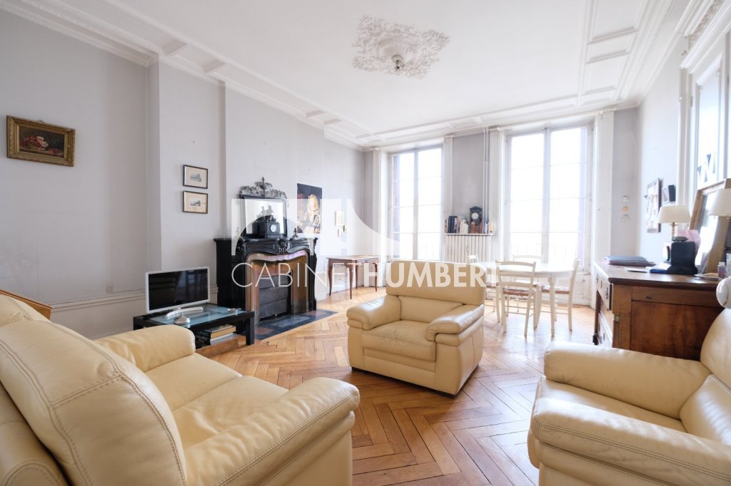 APPARTEMENT T5 A VENDRE - ST ETIENNE CENTRE VILLE - 152.85 m2 - 176000€