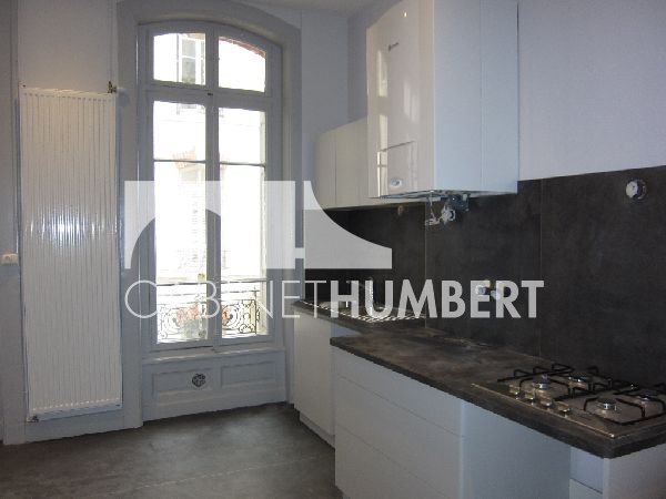 APPARTEMENT T6 A LOUER - ST ETIENNE BADOUILLÈRE - 217.13 m2 - 1 600 &euro; charges comprises par mois