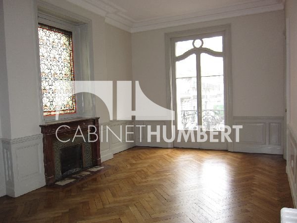 APPARTEMENT T6 A LOUER - ST ETIENNE BADOUILLÈRE - 217.13 m2 - 1 600 &euro; charges comprises par mois
