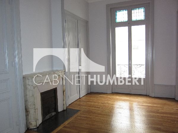 APPARTEMENT T6 A LOUER - ST ETIENNE BADOUILLÈRE - 217.13 m2 - 1 600 &euro; charges comprises par mois