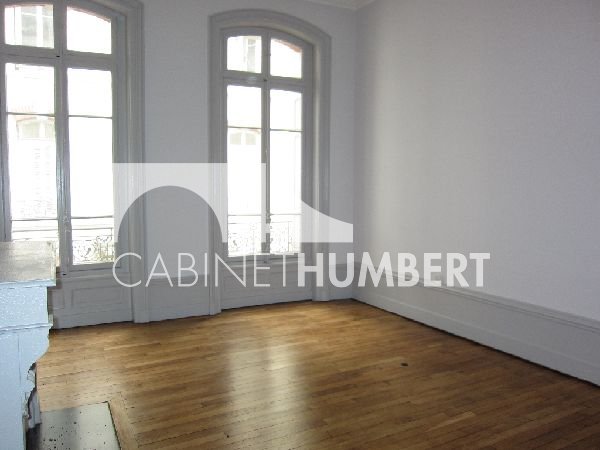APPARTEMENT T6 A LOUER - ST ETIENNE BADOUILLÈRE - 217.13 m2 - 1 600 &euro; charges comprises par mois