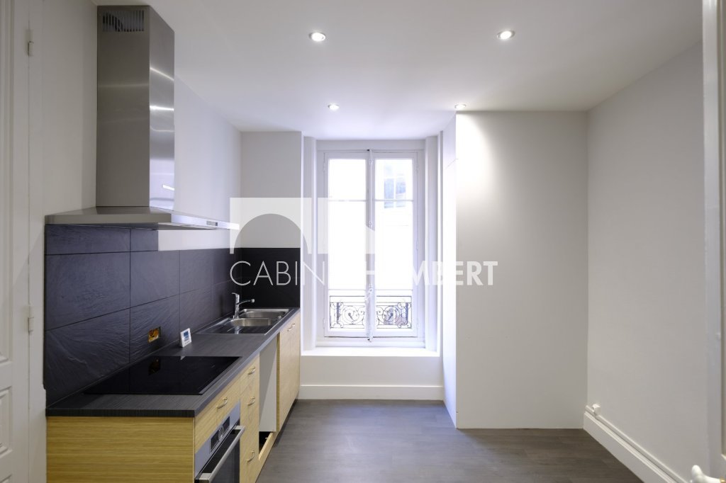 APPARTEMENT T6 A LOUER - ST ETIENNE ANATOLE FRANCE - 198 m2 - 1 530 &euro; charges comprises par mois