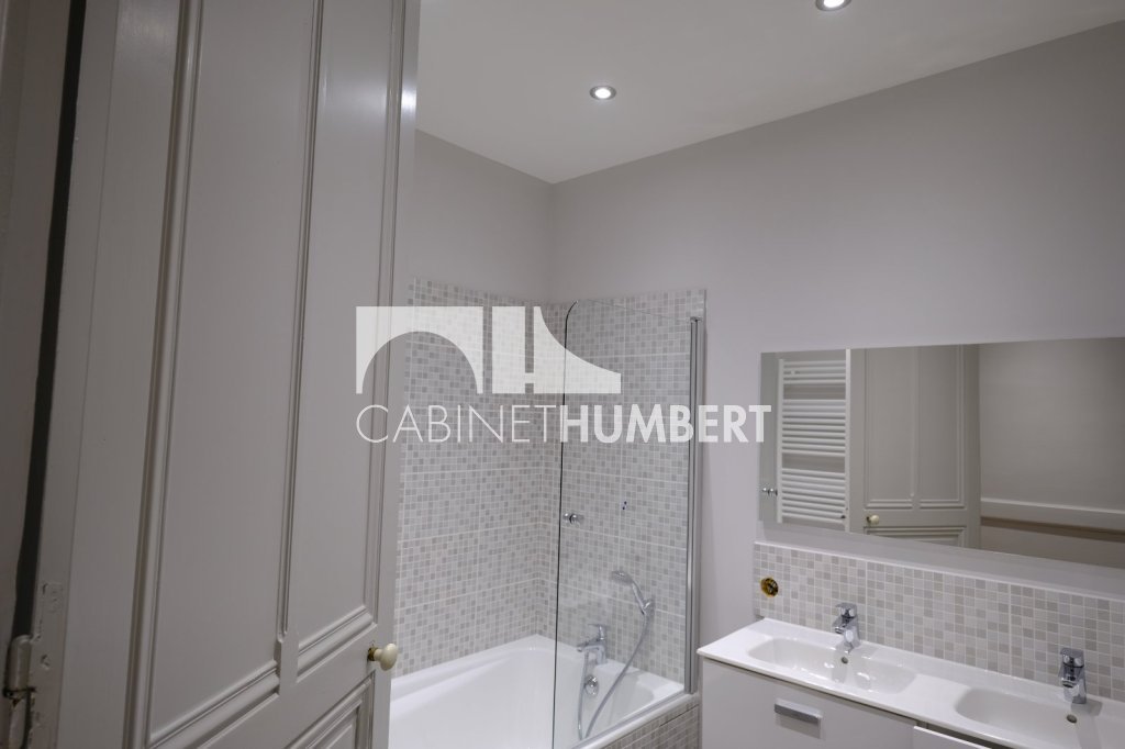 APPARTEMENT T6 A LOUER - ST ETIENNE ANATOLE FRANCE - 198 m2 - 1 530 &euro; charges comprises par mois