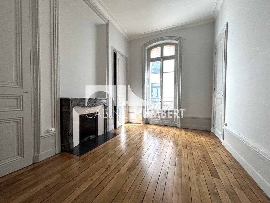 APPARTEMENT T6 A VENDRE - ST ETIENNE BADOUILLÈRE - 191.32 m2 - 269 000 &euro;