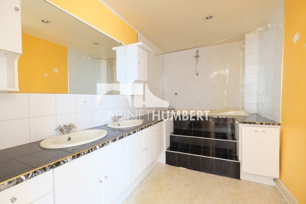 APPARTEMENT T6 A VENDRE - ST ETIENNE CENTRE VILLE - 170 m2 - 189�000�&euro;