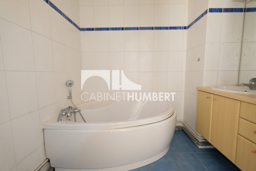 APPARTEMENT T6 A VENDRE - ST ETIENNE FAURIEL - 129.48 m2 - 150000€