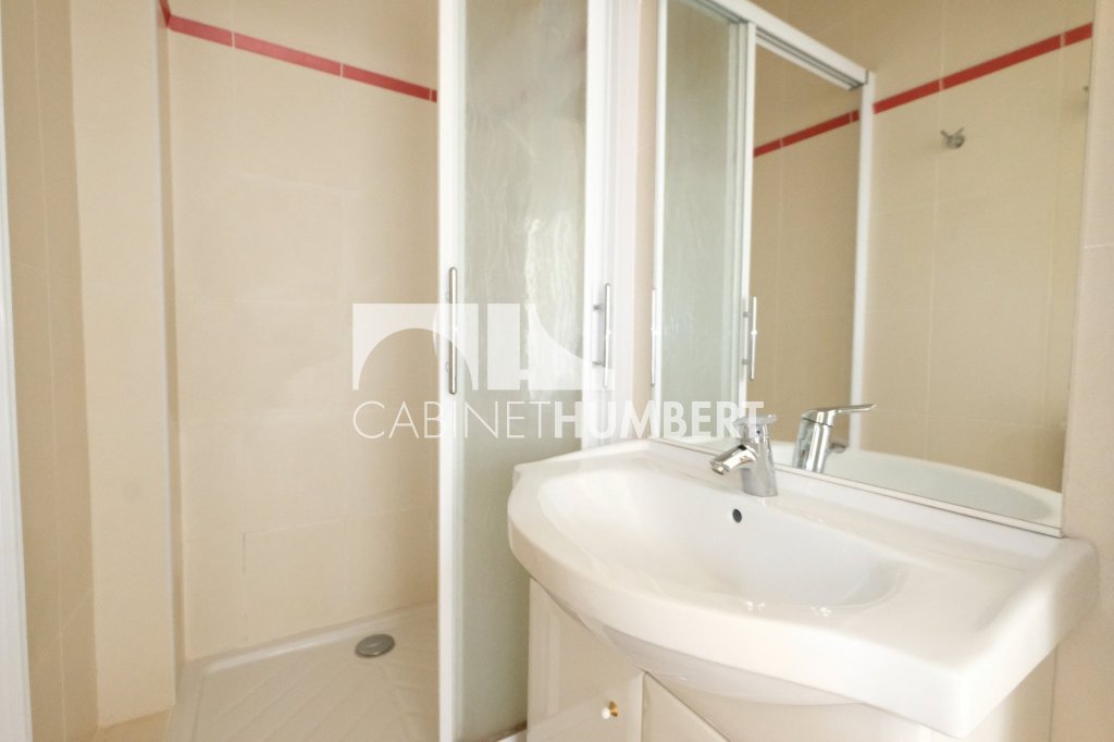 APPARTEMENT T6 A VENDRE - ST ETIENNE FAURIEL - 129.48 m2 - 150000€