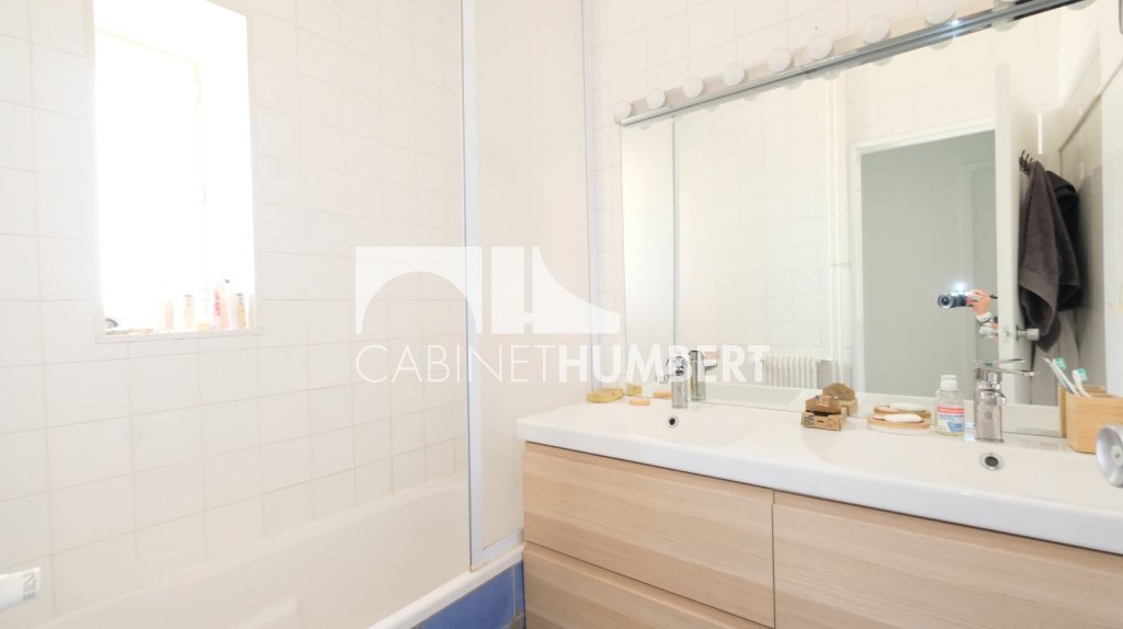 APPARTEMENT T6 A VENDRE - ST ETIENNE FAURIEL - 145.88 m2 - 215000€