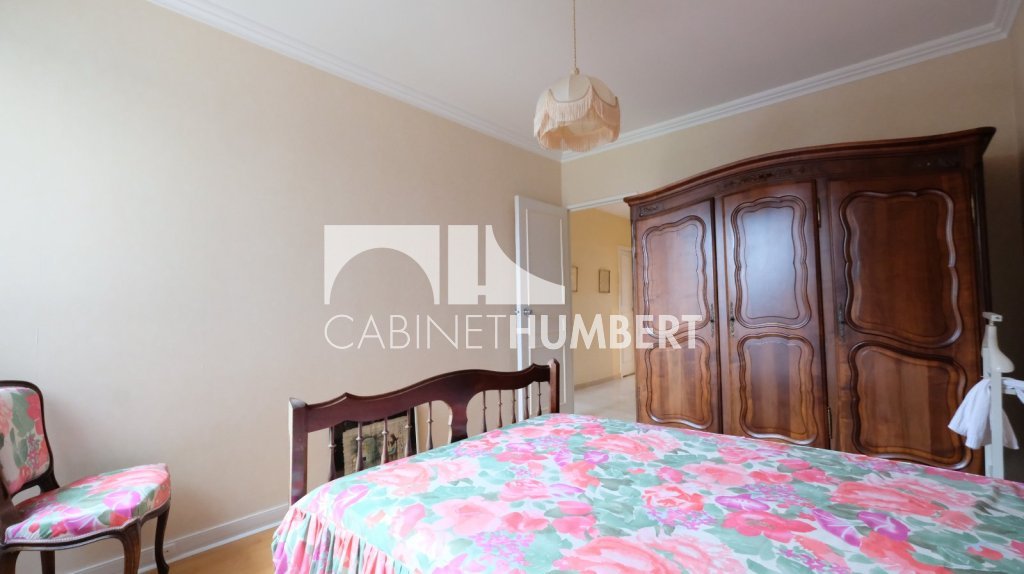 APPARTEMENT T6 A VENDRE - ST ETIENNE FAURIEL - 144 m2 - 215000€