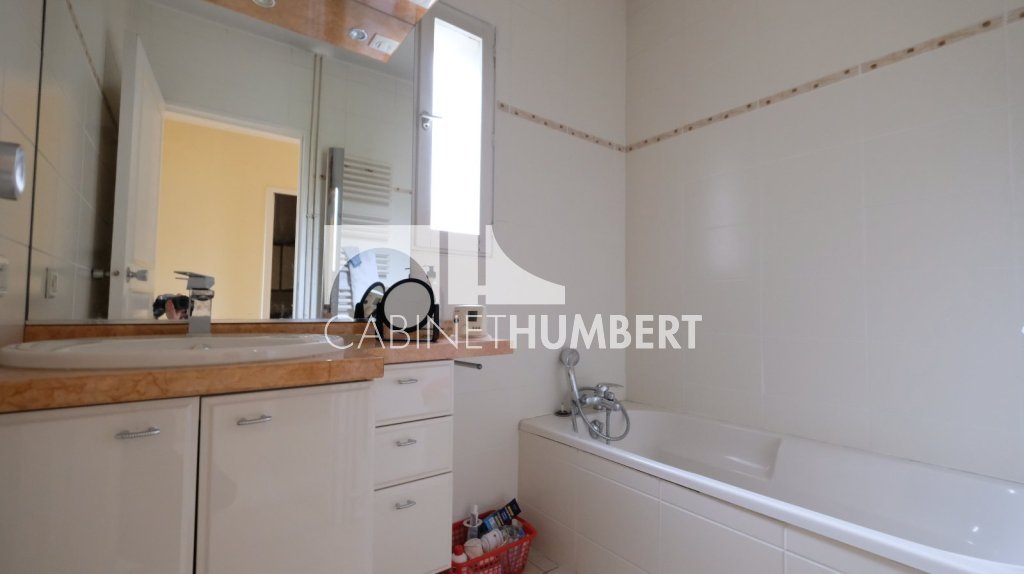 APPARTEMENT T6 A VENDRE - ST ETIENNE FAURIEL - 144 m2 - 215000€