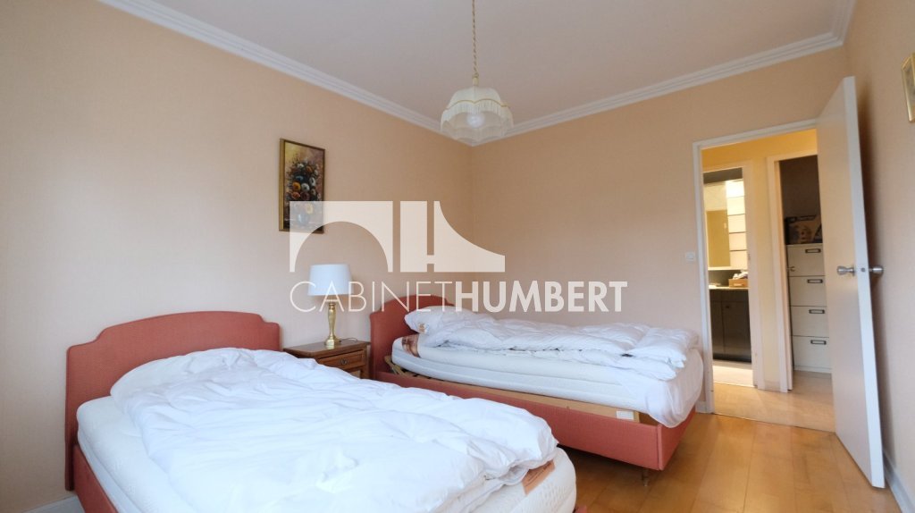 APPARTEMENT T6 A VENDRE - ST ETIENNE FAURIEL - 144 m2 - 215000€