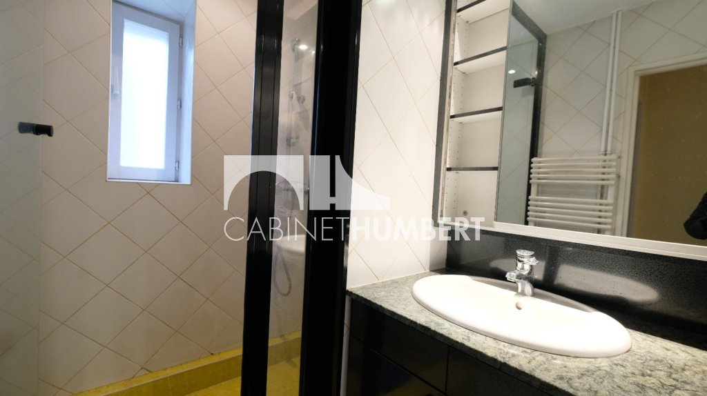 APPARTEMENT T6 A VENDRE - ST ETIENNE FAURIEL - 144 m2 - 215000€