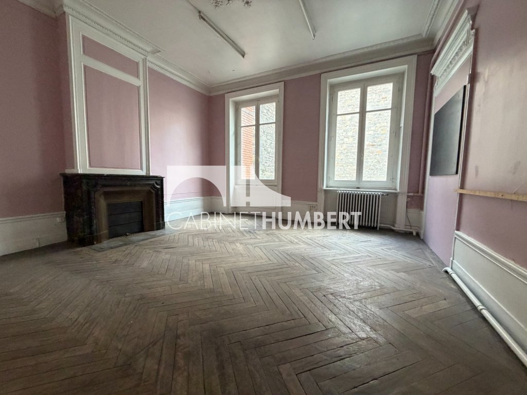 APPARTEMENT T6 A VENDRE - ST ETIENNE HYPER CENTRE - 222.8 m2 - 180 000 &euro;