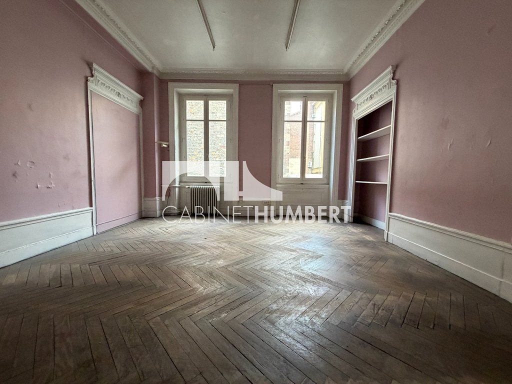 APPARTEMENT T6 A VENDRE - ST ETIENNE HYPER CENTRE - 222.8 m2 - 180 000 &euro;