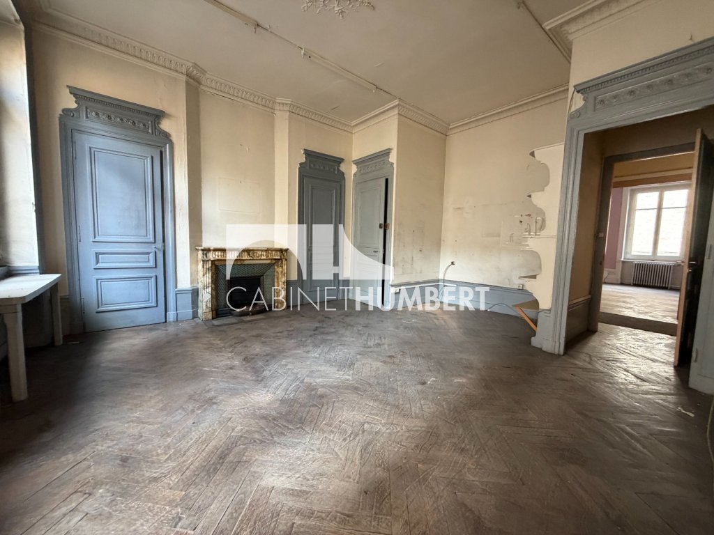 APPARTEMENT T6 A VENDRE - ST ETIENNE HYPER CENTRE - 222.8 m2 - 180 000 &euro;