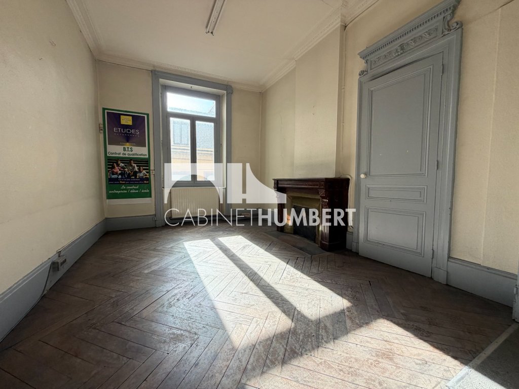 APPARTEMENT T6 A VENDRE - ST ETIENNE HYPER CENTRE - 222.8 m2 - 180 000 &euro;