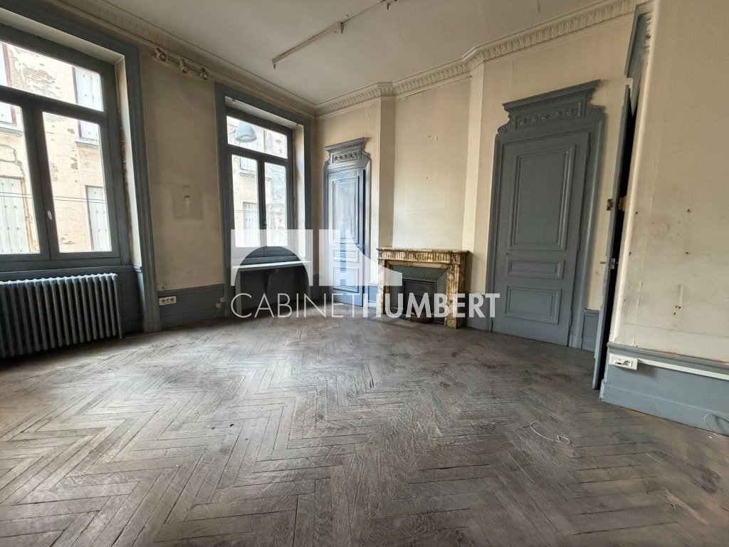 APPARTEMENT T6 A VENDRE - ST ETIENNE HYPER CENTRE - 222.8 m2 - 180 000 &euro;