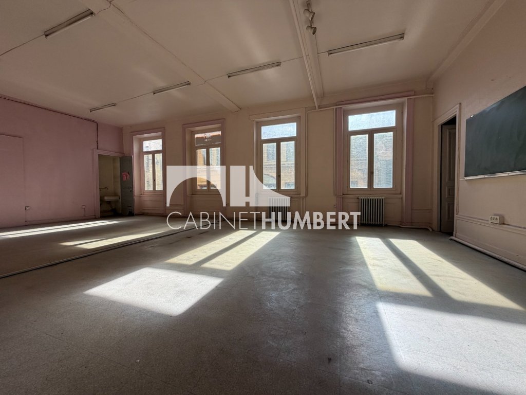 APPARTEMENT T6 A VENDRE - ST ETIENNE HYPER CENTRE - 222.8 m2 - 180 000 &euro;