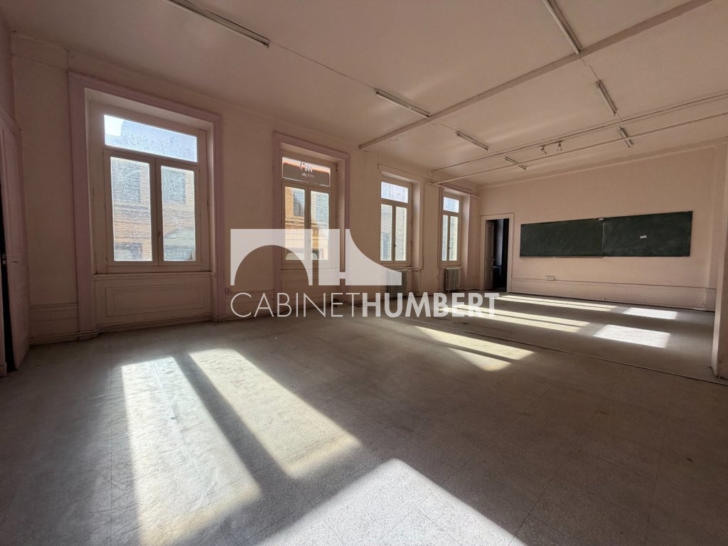 APPARTEMENT T6 A VENDRE - ST ETIENNE HYPER CENTRE - 222.8 m2 - 180 000 &euro;