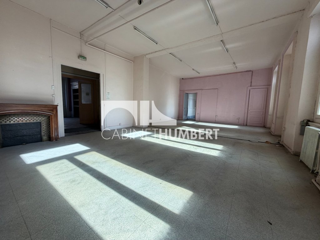 APPARTEMENT T6 A VENDRE - ST ETIENNE HYPER CENTRE - 222.8 m2 - 180 000 &euro;