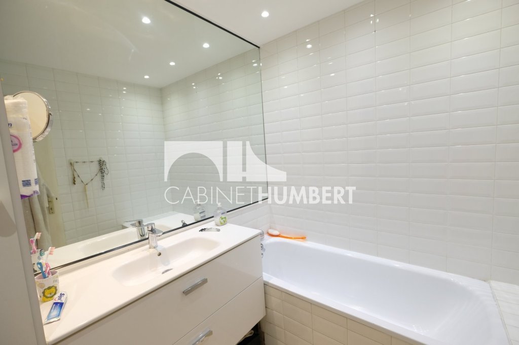 APPARTEMENT T7 A LOUER - ST ETIENNE FAURIEL - 150 m2 - 1 225 &euro; charges comprises par mois