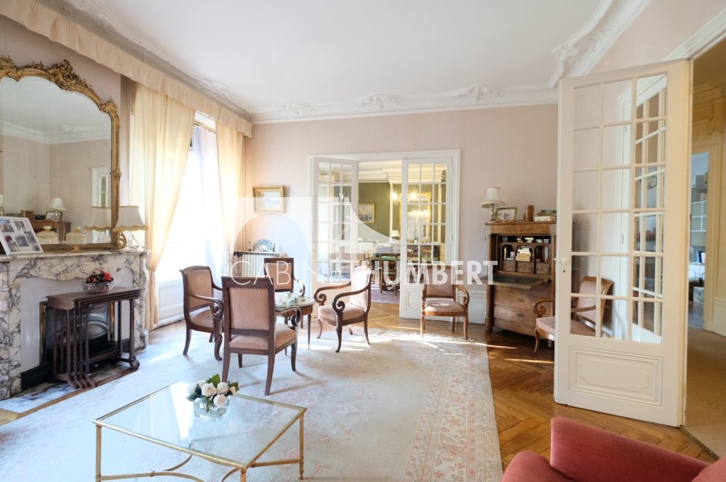 APPARTEMENT T7 A VENDRE - ST ETIENNE CENTRE VILLE - 231.32 m2 - 249000€