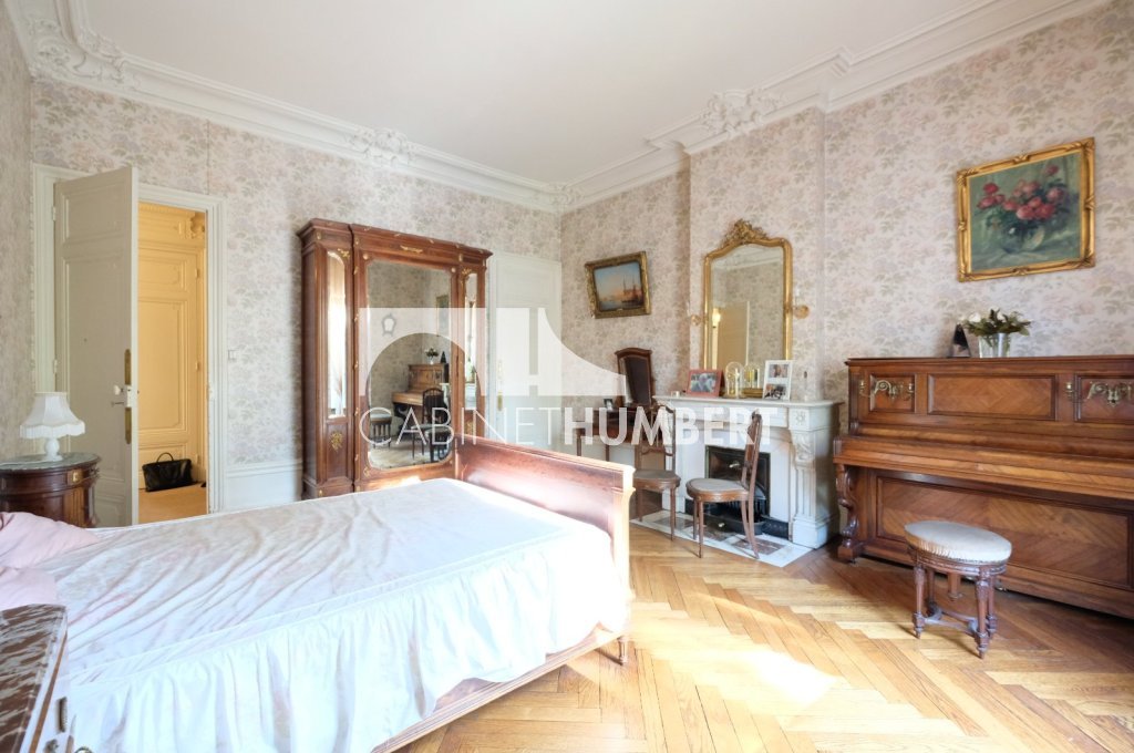 APPARTEMENT T7 A VENDRE - ST ETIENNE CENTRE VILLE - 231.32 m2 - 249000€