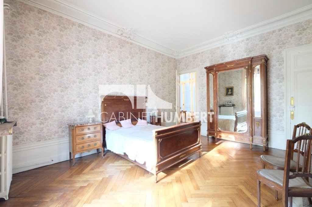 APPARTEMENT T7 A VENDRE - ST ETIENNE CENTRE VILLE - 231.32 m2 - 249000€